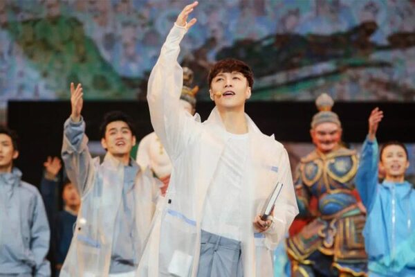 Debut_Espectacular_de__La_Invocacio_n_de_Dunhuang___Un_Viaje_de_Alta_Tecnologi_a_a_Trave_s_de_la_Historia video poster