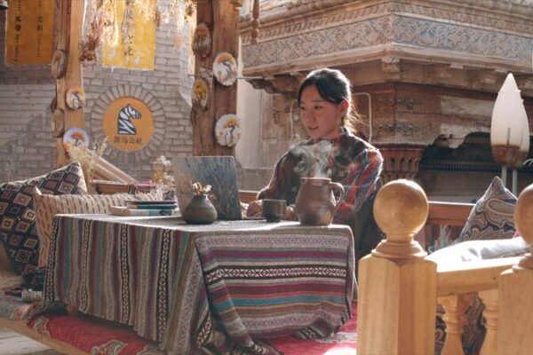 Del bullicio de la ciudad a la magia de Kashgar: el viaje de Wang Li de regreso Del_bullicio_de_la_ciudad_a_la_magia_de_Kashgar__el_viaje_de_Wang_Li_de_regreso video poster