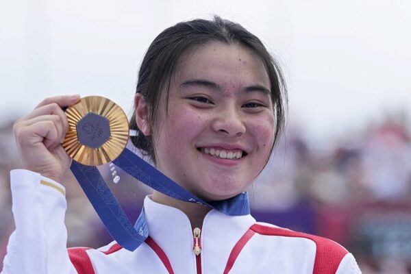 ¡Deng Yawen de China hace historia en BMX estilo libre en París! _Deng_Yawen_de_China_hace_historia_en_BMX_estilo_libre_en_Pari_s_ video poster