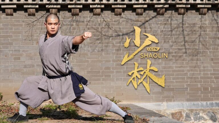 Desatando_el_Poder_del_La_tigo_de_Cadena_de_Nueve_Secciones__El_Arma_Legendaria_de_Shaolin