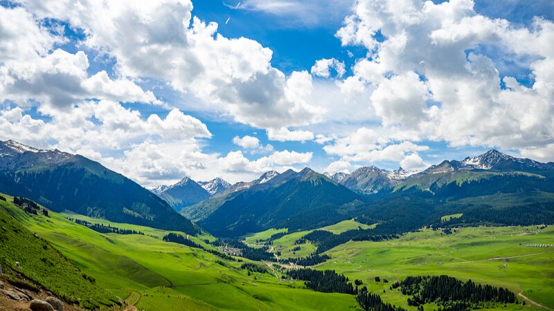 Descubre_Qiongkushitai__El_Parai_so_Escondido_de_Xinjiang video poster