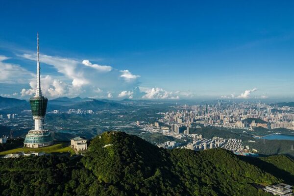 Descubre Shenzhen desde la cima del Monte Wutong: el pulmón de la ciudad con vistas panorámicas Descubre_Shenzhen_desde_la_cima_del_Monte_Wutong__el_pulmo_n_de_la_ciudad_con_vistas_panora_micas video poster