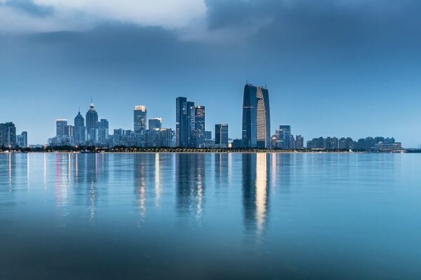 Descubre_Suzhou__Vistas_Panora_micas_del_Vibrante_Centro_Econo_mico_de_China video poster