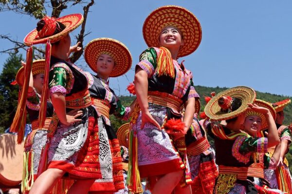 Descubre_Taoliaogui__El_Vibrante_Festival_del_Pueblo_Huayao_en_China__