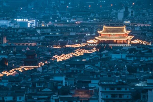 Descubre Weishan: la Joya Oculta de China en la Antigua Ruta del Té y los Caballos 🌟 Descubre_Weishan__la_Joya_Oculta_de_China_en_la_Antigua_Ruta_del_Te__y_los_Caballos__