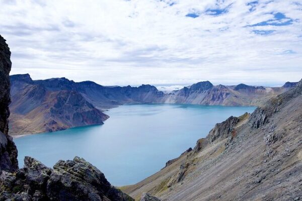 Descubre_el_Encantador_Lago_Tianchi_en_la_Cima_de_la_Montan_a_Changbai