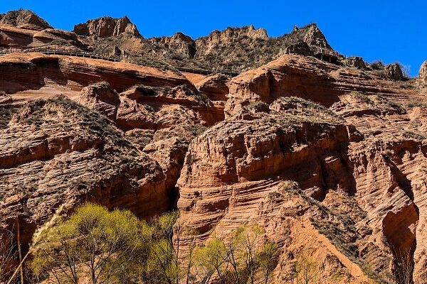 Descubre_el_Impresionante_Longzhou_Danxia__La_Obra_Maestra_Natural_de_China__