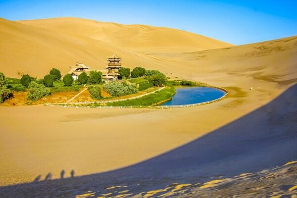 Descubre_el_Lago_Crescent__Un_Oasis_del_Desierto_en_la_Provincia_de_Gansu__China video poster