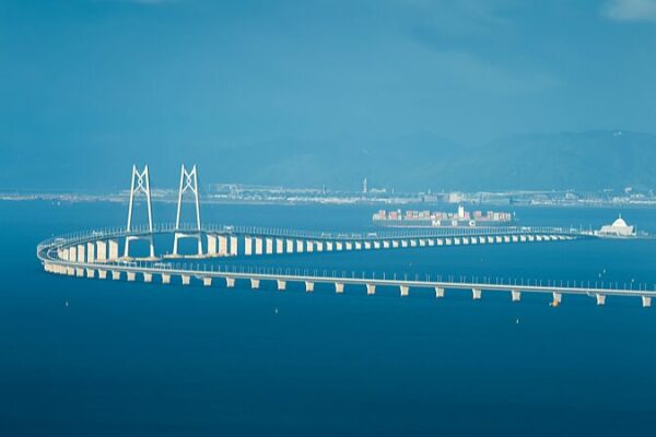 Descubre el Puente Hong Kong-Zhuhai-Macao: La Conexión Marítima Más Larga del Mundo 🌉 Descubre_el_Puente_Hong_Kong_Zhuhai_Macao__La_Conexio_n_Mari_tima_Ma_s_Larga_del_Mundo__ video poster