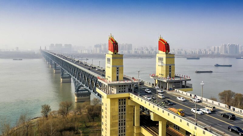 Descubre_el_Puente_del_Ri_o_Yangtse__en_Nanjing__Una_Aventura_Invernal__Verde_ video poster