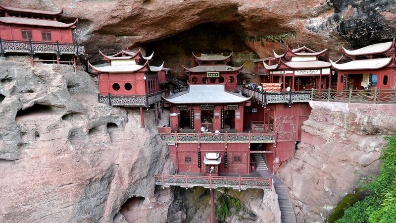 Descubre_el_Templo_Ganlu__La_joya_de__Dulce_Roci_o__oculta_en_una_cueva_de_Danxia