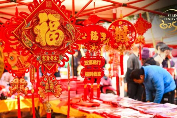 Descubre el Vibrante Mercado de Weichuan: ¡La Fiesta de 500 Años de China 🎉! Descubre_el_Vibrante_Mercado_de_Weichuan___La_Fiesta_de_500_An_os_de_China___