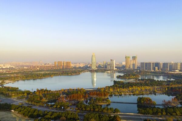 Descubre_el_Zafiro_de_Tongxiang__La_Impresionante_Belleza_del_Lago_Fenghuang___ video poster