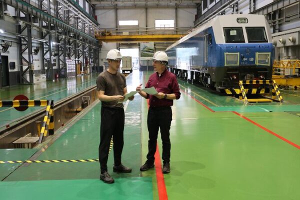 Descubre el ‘Dream Factory’ de China: La cuna de los trenes eléctricos 🚄✨ Descubre_el__Dream_Factory__de_China__La_cuna_de_los_trenes_ele_ctricos___ video poster