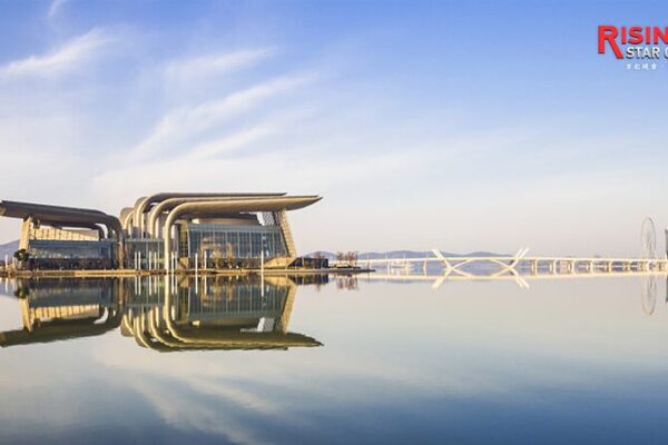Descubre el esplendor del Gran Teatro de Wuxi: Una joya cultural en China Descubre_el_esplendor_del_Gran_Teatro_de_Wuxi__Una_joya_cultural_en_China video poster