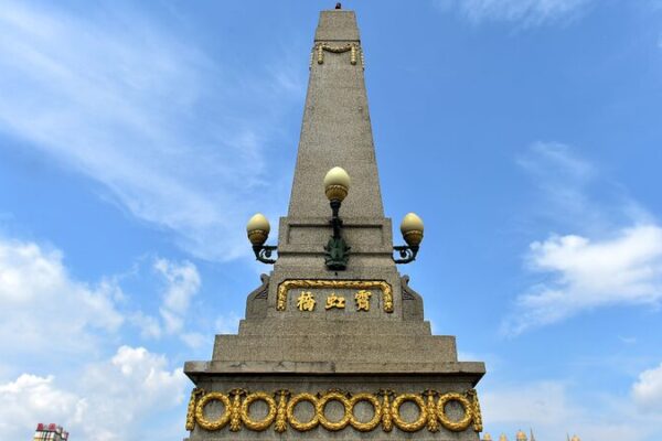 Descubre el icónico Puente Jihong de Harbin: Una joya europea en China Descubre_el_ico_nico_Puente_Jihong_de_Harbin__Una_joya_europea_en_China video poster