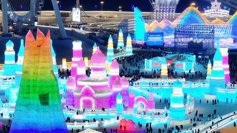 _Descubre_el_ma_gico_Mundo_de_Hielo_y_Nieve_de_Harbin_ video poster