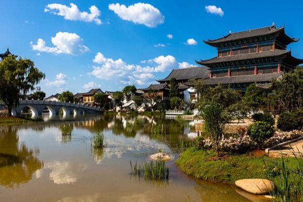 Descubre_el_parai_so_de_tallado_en_madera_de_Jianchuan__ video poster