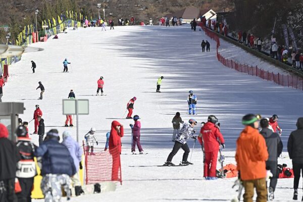 Descubre_emociones_invernales_en_Wanlong_Ski_Resort__el_parai_so_nevado_de_China video poster