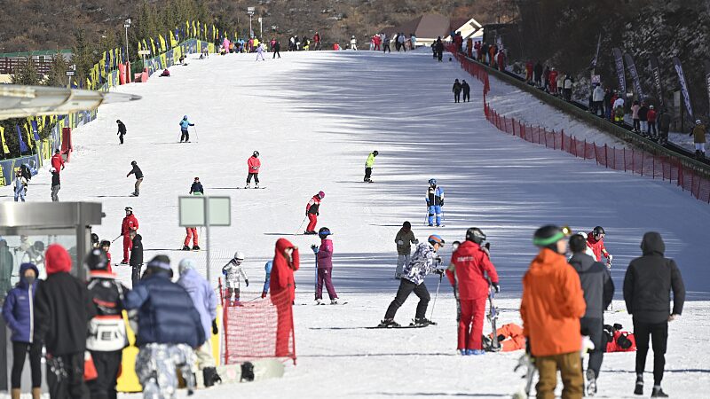 Descubre_emociones_invernales_en_Wanlong_Ski_Resort__el_parai_so_nevado_de_China video poster