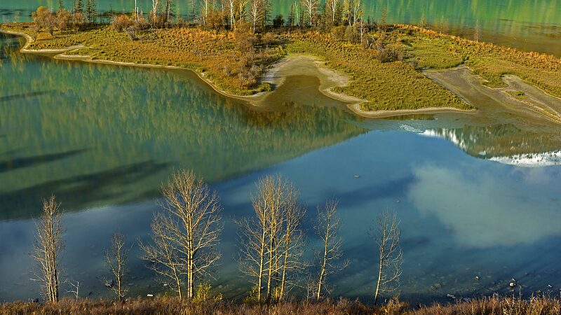 Descubre_la_Bahi_a_Wolong__La_Encantadora_Belleza_de_Xinjiang video poster