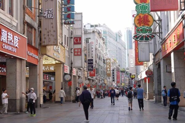 Descubre la Calle Shangxiajiu de Guangzhou: Una Fusión de Culturas y Sabores Descubre_la_Calle_Shangxiajiu_de_Guangzhou__Una_Fusio_n_de_Culturas_y_Sabores