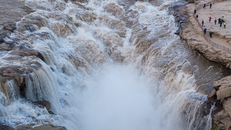 _Descubre_la_Cascada_Hukou__El_Poder_Espectacular_de_la_Naturaleza_Desatado_