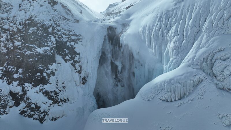 Descubre_la_Cascada_Volca_nica_Nunca_Congelada_del_Monte_Changbai__La_Desafiante_del_Invierno_de_la_Naturaleza____