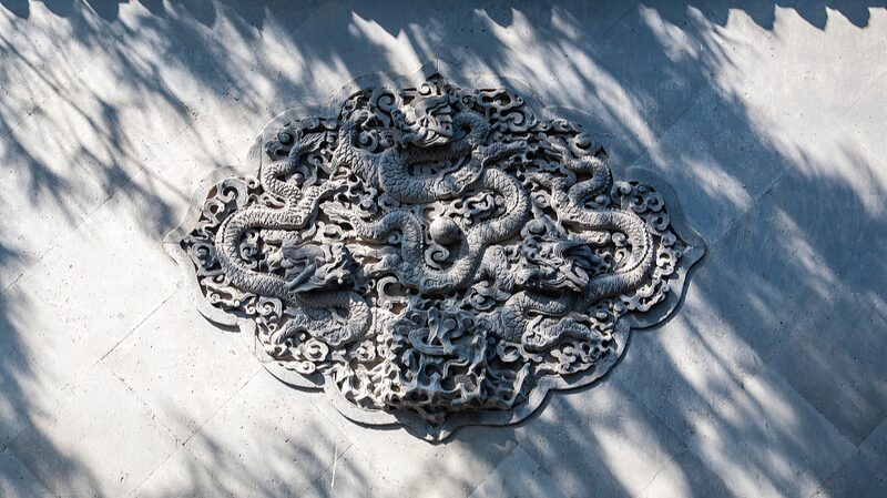 Descubre_la_Magia_del_Loong_en_la_Antigua_Arquitectura_China