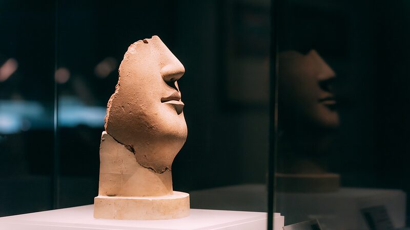 Descubre_la_Misteriosa_Sonrisa_de_la_Estatua_de_Media_Cara_de_China__