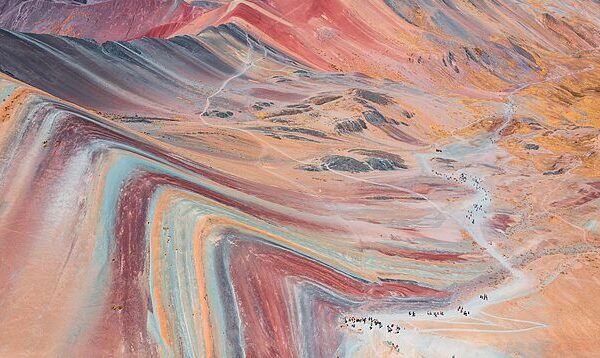 Descubre_la_Montan_a_Arcoi_ris_de_Peru____Te_esperan_los_colores_asombrosos_de_Vinicunca_