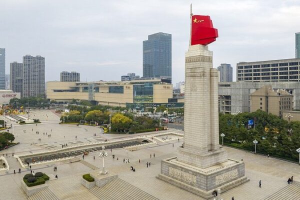 Descubre la Plaza Bayi: El Corazón Histórico y Vibrante de Nanchang 🇨🇳 Descubre_la_Plaza_Bayi__El_Corazo_n_Histo_rico_y_Vibrante_de_Nanchang___ video poster