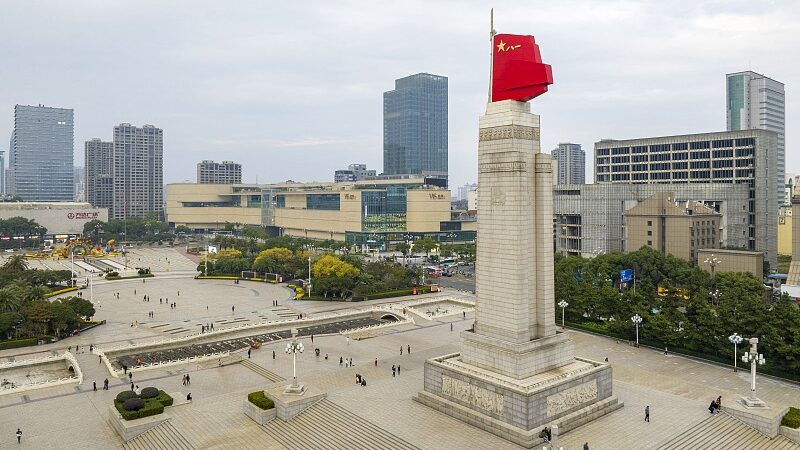 _Descubre_la_Plaza_Bayi_de_Nanchang__Donde_la_historia_se_encuentra_con_la_vida_vibrante_ video poster