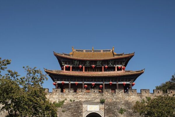 Descubre la Puerta Sur Ancestral del Casco Antiguo de Dali: Un Viaje a Través de 600 Años de Historia Descubre_la_Puerta_Sur_Ancestral_del_Casco_Antiguo_de_Dali__Un_Viaje_a_Trave_s_de_600_An_os_de_Historia video poster