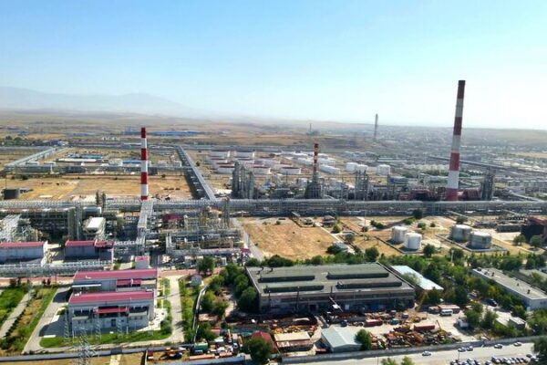 Descubre la RefinerĂa de PetrĂłleo de Shymkent: La Joya EnergĂ©tica de Kazajistán Descubre_la_Refineri_a_de_Petro_leo_de_Shymkent__La_Joya_Energe_tica_de_Kazajista_n video poster