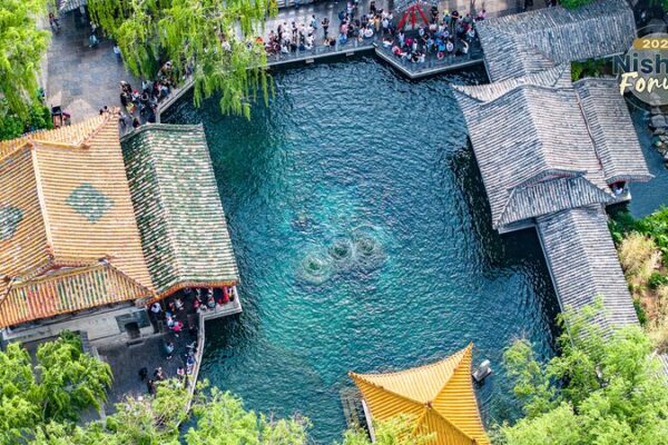 Descubre_la_Tranquilidad_del_Manantial_Baotu_y_el_10o_Foro_Nishan_en_Shandong video poster