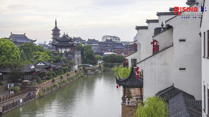 Descubre_la_belleza_atemporal_del_Templo_Nanchan_en_Wuxi__este_de_China video poster