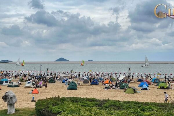 Descubre la joya oculta de Shanghái: Playa Jinshan—¡Un escape al mar a solo 1.5 horas de distancia! Descubre_la_joya_oculta_de_Shangha_i__Playa_Jinshan__Un_escape_al_mar_a_solo_1_5_horas_de_distancia_ video poster