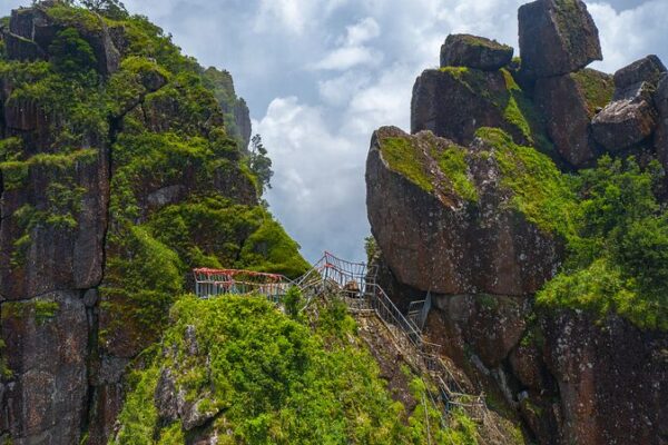 Descubre la mágica montaña de las Siete Hadas en Hainan Descubre_la_ma_gica_montan_a_de_las_Siete_Hadas_en_Hainan video poster