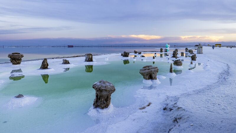 Descubre_la_ma_gica_y_colorida_Qarhan_Salt_Lake__