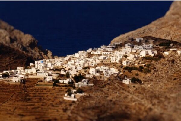 Descubre la magia de Amorgos: la joya escondida de Grecia en el Gran Azul Descubre_la_magia_de_Amorgos__la_joya_escondida_de_Grecia_en_el_Gran_Azul video poster