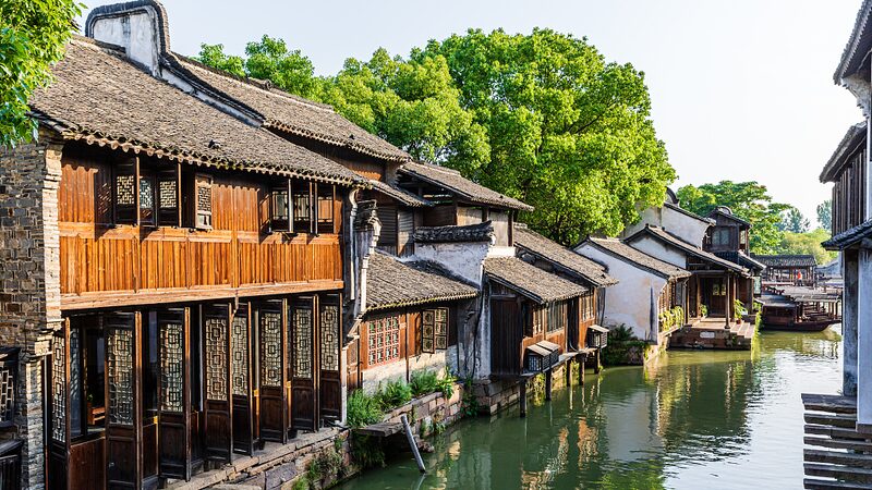 Descubre_la_magia_de_Wuzhen__el_encantador_pueblo_acua_tico_de_China video poster