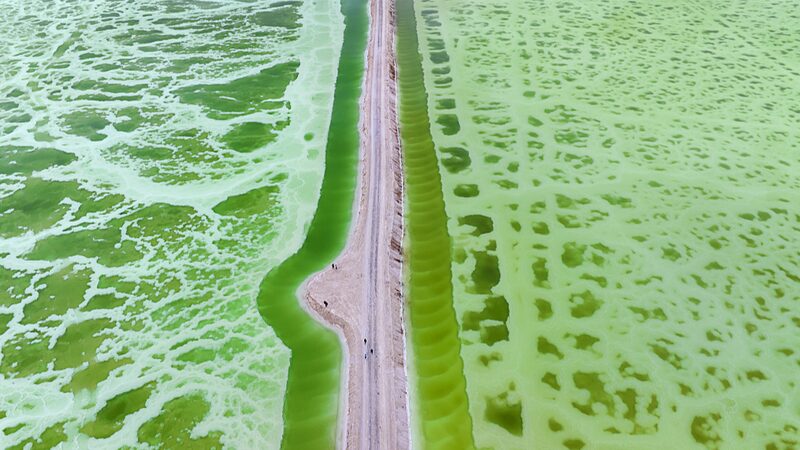 Descubre_la_magia_del_Lago_Jade__El_deslumbrante_oasis_de_China_en_el_desierto___