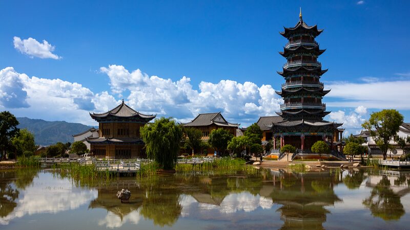 Descubre_la_tranquilidad_del_parai_so_de_arte_en_madera_de_Jianchuan__ video poster