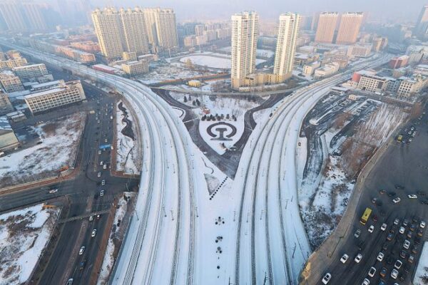 Descubriendo el Puente Jihong de Harbin: Un Viaje Nevado a Través del Tiempo ❄️🌉 Descubriendo_el_Puente_Jihong_de_Harbin__Un_Viaje_Nevado_a_Trave_s_del_Tiempo____ video poster