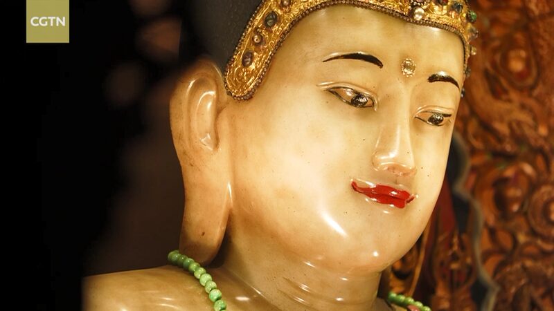 Descubriendo_el_Templo_del_Buda_de_Jade_en_Shangha_i__Tradicio_n_en_el_Corazo_n_de_la_Ciudad video poster