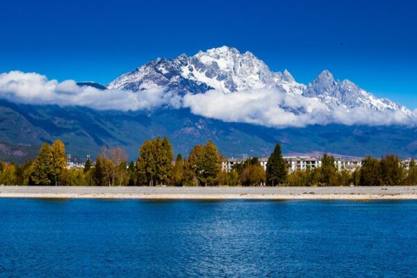 Descubriendo la Montaña nevada de Yulong: El paraíso nevado de China ⛰️✨ Descubriendo_la_Montan_a_nevada_de_Yulong__El_parai_so_nevado_de_China____ video poster