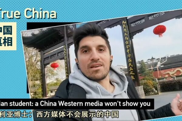 Descubriendo la Nueva Normalidad de China: El Viaje de un Estudiante Sirio en Nanjing Descubriendo_la_Nueva_Normalidad_de_China__El_Viaje_de_un_Estudiante_Sirio_en_Nanjing video poster
