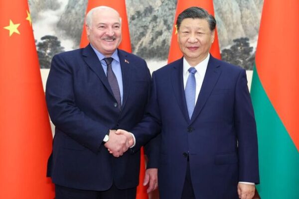 Desde Pekín con Amistad: Cómo el Vínculo entre Xi y Lukashenko Moldea la Diplomacia Global 🌐🤝 Desde_Peki_n_con_Amistad__Co_mo_el_Vi_nculo_entre_Xi_y_Lukashenko_Moldea_la_Diplomacia_Global___