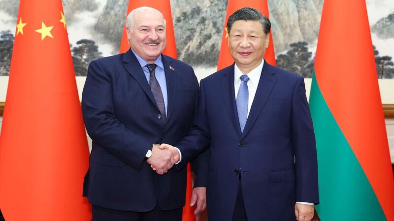 Desde_Peki_n_con_Amistad__Co_mo_el_Vi_nculo_entre_Xi_y_Lukashenko_Moldea_la_Diplomacia_Global___
